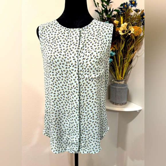 Loft Stylish Sleeveless Printed Top - Light Blue button Down BlouseSize Small - Picture 2 of 10